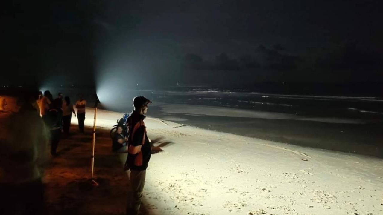 ด.ช.วัย 14 ที่ทับสะแก ช่วยเพื่อนจมน้ำ ตัวเองโดนคลื่นดูดหายไปในทะเล