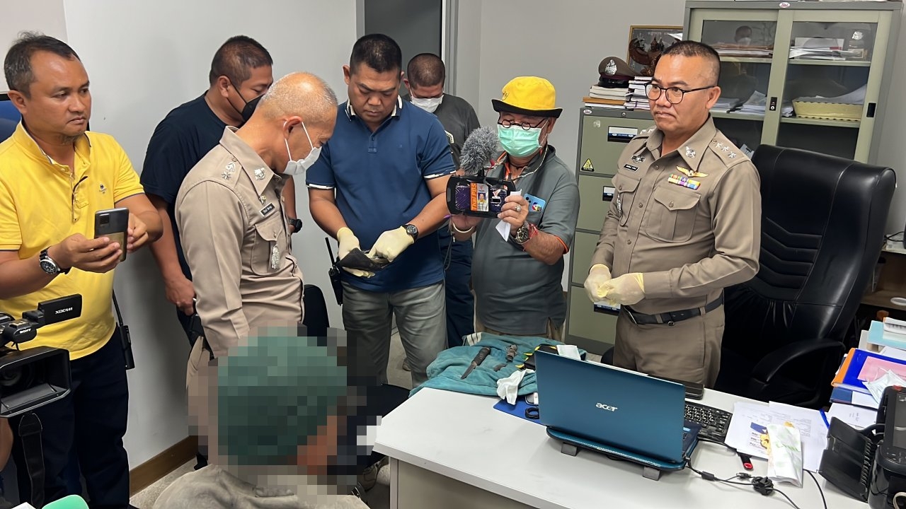 ตำรวจธวัชบุรี รวบแล้วชายวัย 54 มือฆ่าปาดคอหนุ่มรับจ้างเกี่ยวหญ้าตาย