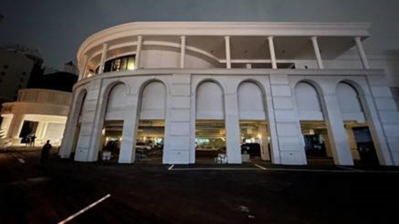 ตร.สุทธิสารจับอาบอบนวดย่านรัชดาฯ 17 ข้อหาเปิดสถานบริการโดยไม่รับอนุญาต