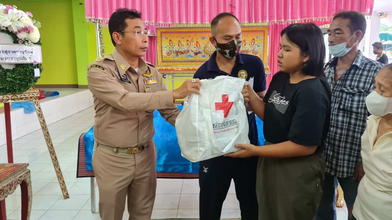 ผวจ.ระยองให้กำลังใจครอบครัวเหยื่อช้างป่า สั่งรื้อป่าอัปเปหิ ลั่นคนสำคัญกว่า