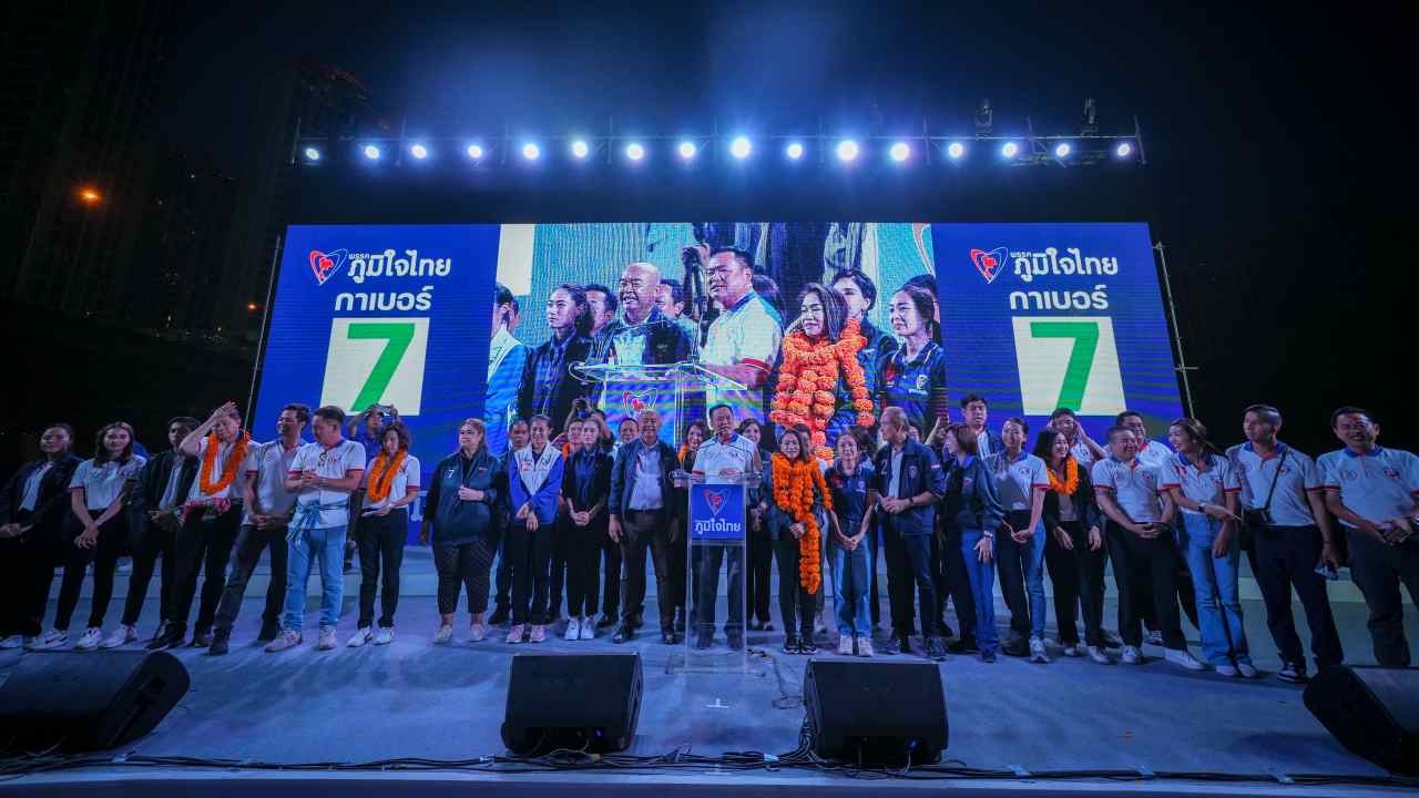 "อนุทิน" ยกทัพ ภูมิใจไทย ปราศรัย กทม.ปลุกคนโห่ไล่ หลังเจอ"ชูวิทย์" ป่วน 
