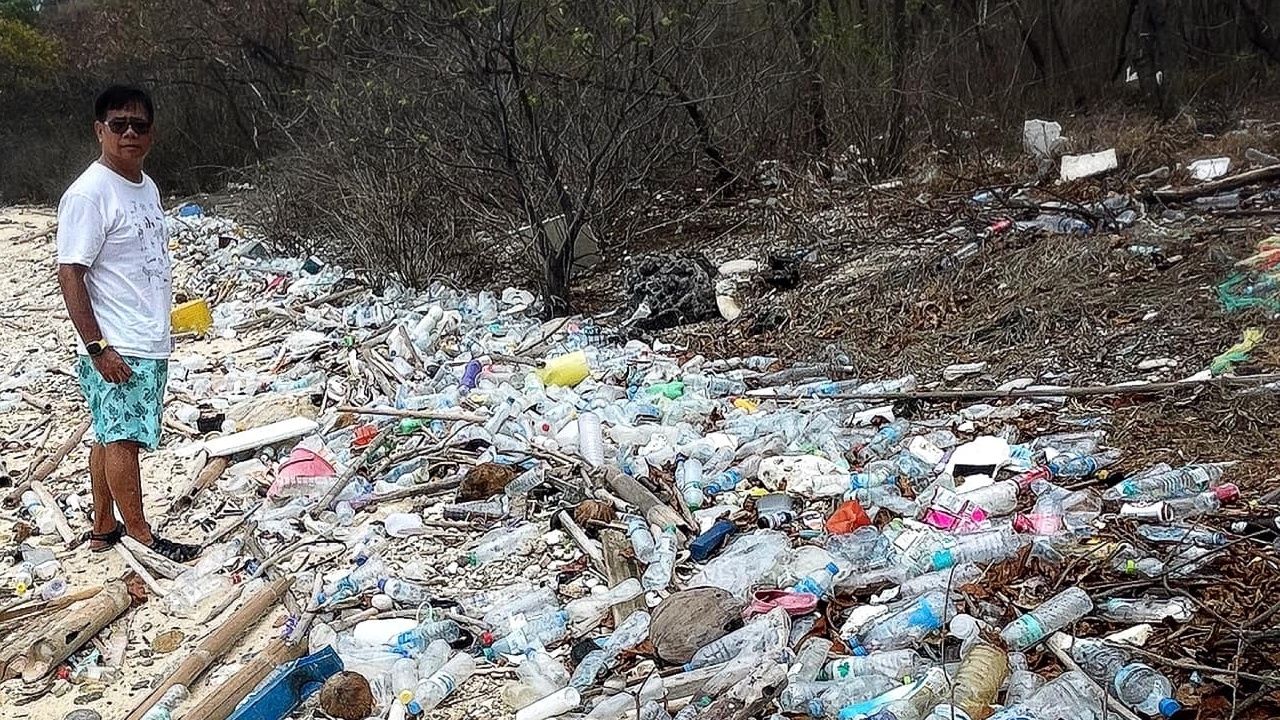 สะเทือนใจ อ.ธรณ์ เผยภาพกองขยะเต็มชายหาด บอกเยอะจนไม่อาจประมาณได้