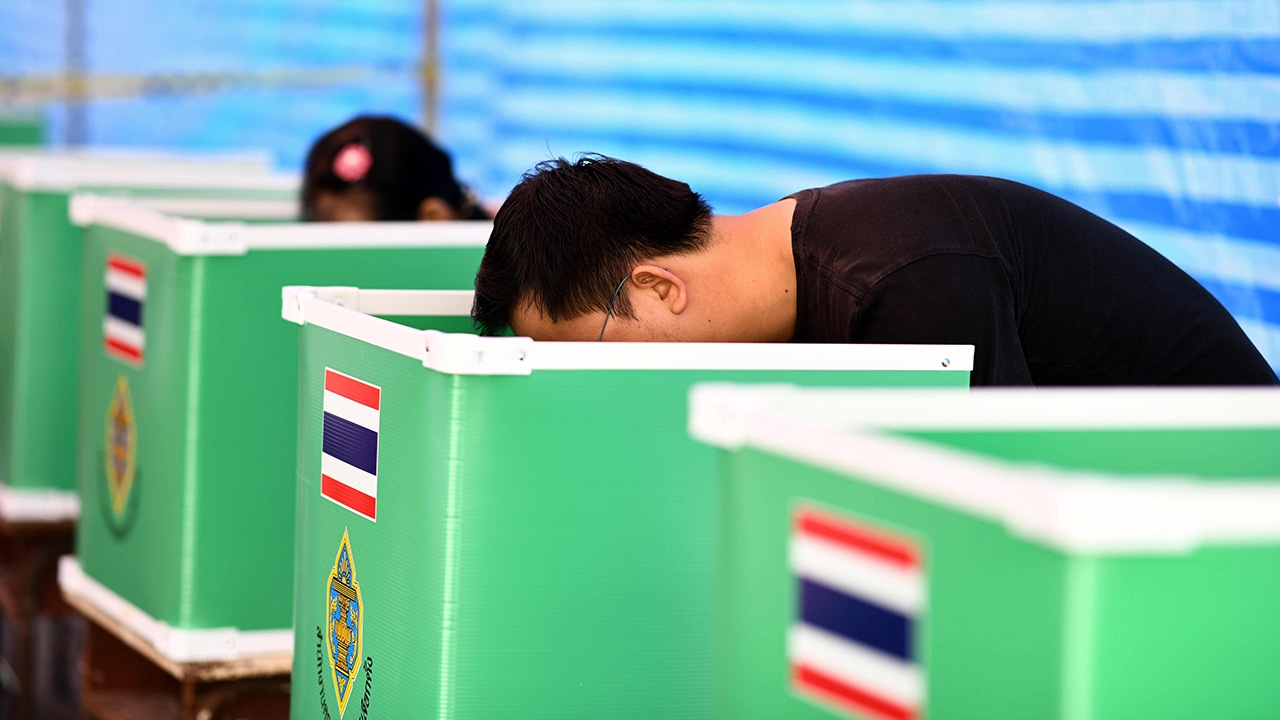 ลูกผีลูกคน