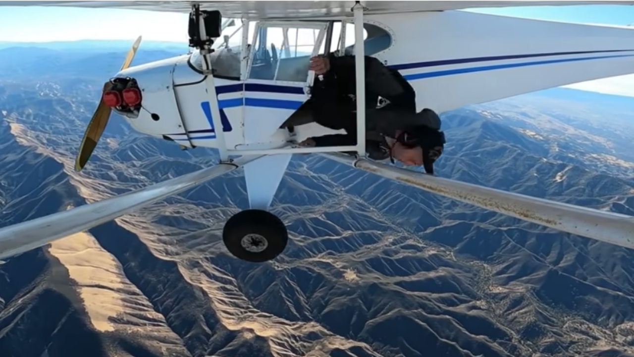 ยูทูบเบอร์เล่นพิเรนทร์ จงใจทำเครื่องบินตก อาจรับโทษสูงสุดจำคุก 20 ปี