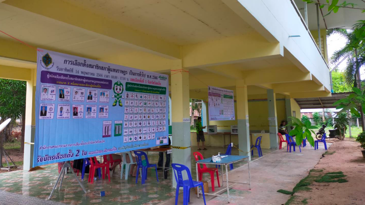 เลือกตั้ง 66 : เจอปัญหาอีก บัตรเลือกตั้งร้อยเอ็ด เขต 5 ไม่พอกับผู้มาใช้สิทธิ