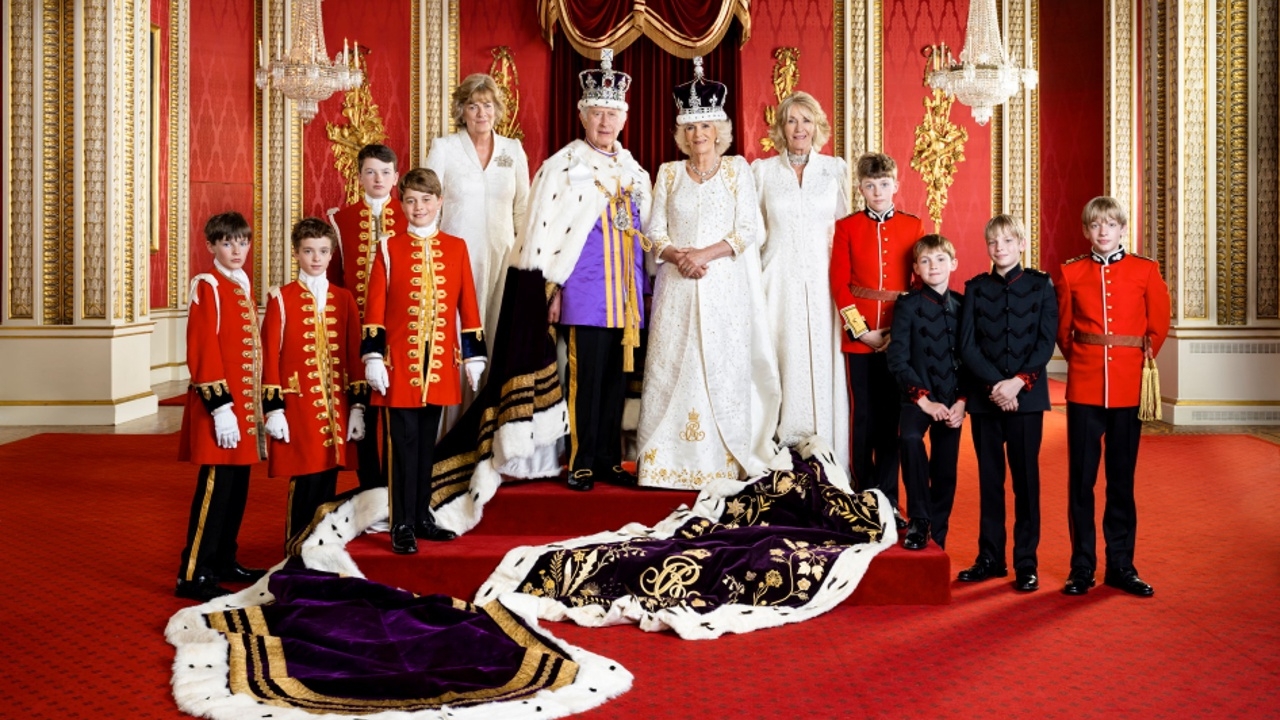 วังอังกฤษเผยพระบรมฉายาลักษณ์จากพิธีบรมราชาภิเษกเพิ่มอีก 2 ภาพ