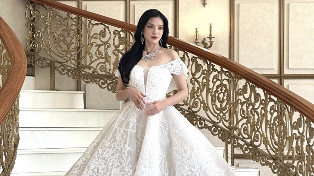 เปิดภาพ เฌอปราง ในชุดแต่งงานหวานละมุนสุดๆ แฟนคลับแห่แซวโตเป็นสาวแล้ว 