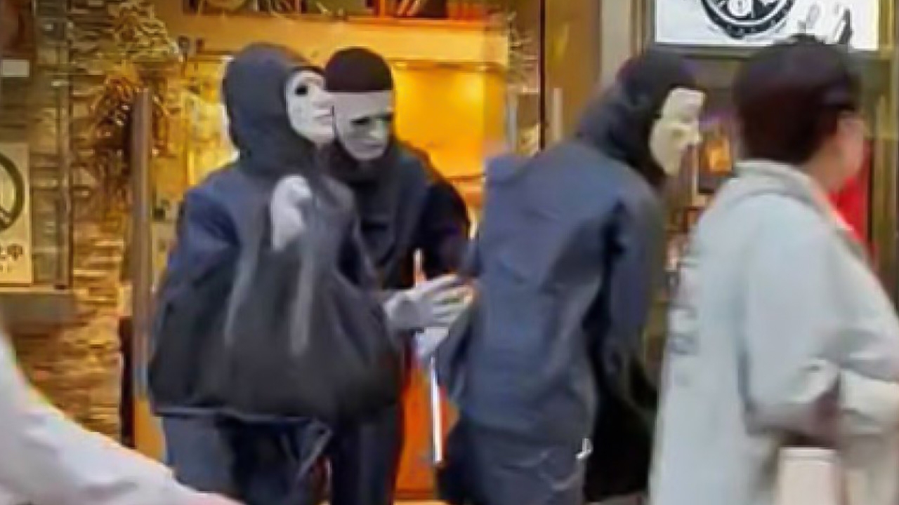 ญี่ปุ่นช็อก 3 โจรวัยรุ่น บุกปล้นนาฬิกา โรเล็กซ์ กว่า 100 เรือน กลางวันแสกๆ