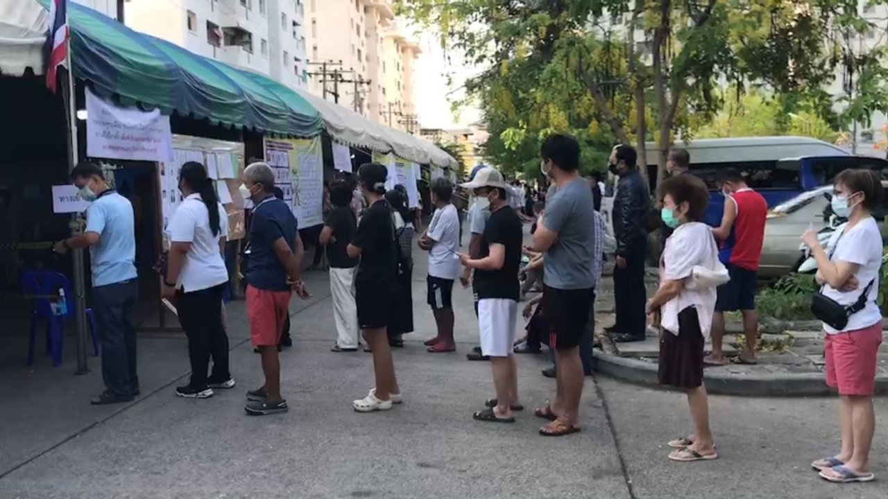 ชาวฝั่งธนตื่นแต่เช้า ออกมาใช้สิทธิเลือกตั้ง อย่างคึกคักที่การเคหะธนบุรี