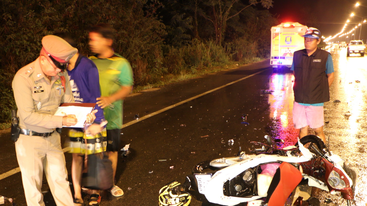 "ฝนตกถนนลื่น" จยย.ชนกันสนั่น ตาย 1 เจ็บ 1 เผยมี 1 คัน ย้อนศรมาชน