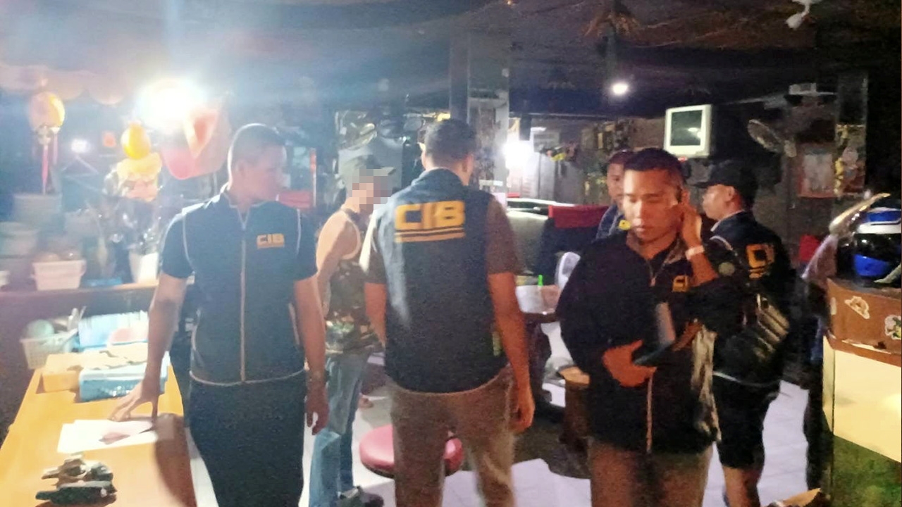 ปคม.บุกช่วย 2 เด็กสาวร้านคาราโอเกะค้ากาม หักหัวคิว 500 บาท โดน 8 ข้อหา