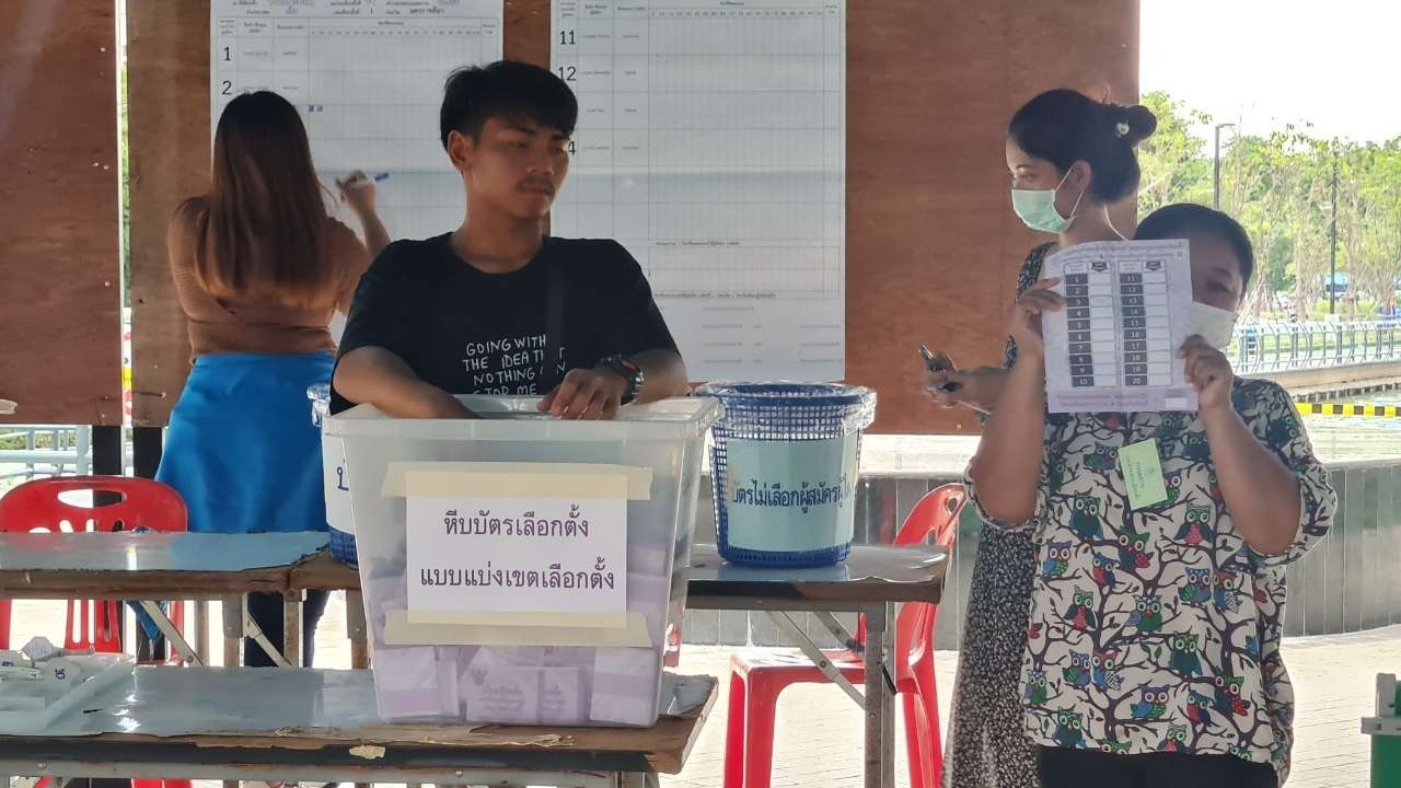 เลือกตั้ง 2566 : สนามโคราช "ก้าวไกล" คะแนนนำโด่งทิ้งบ้านใหญ่และเพื่อไทย