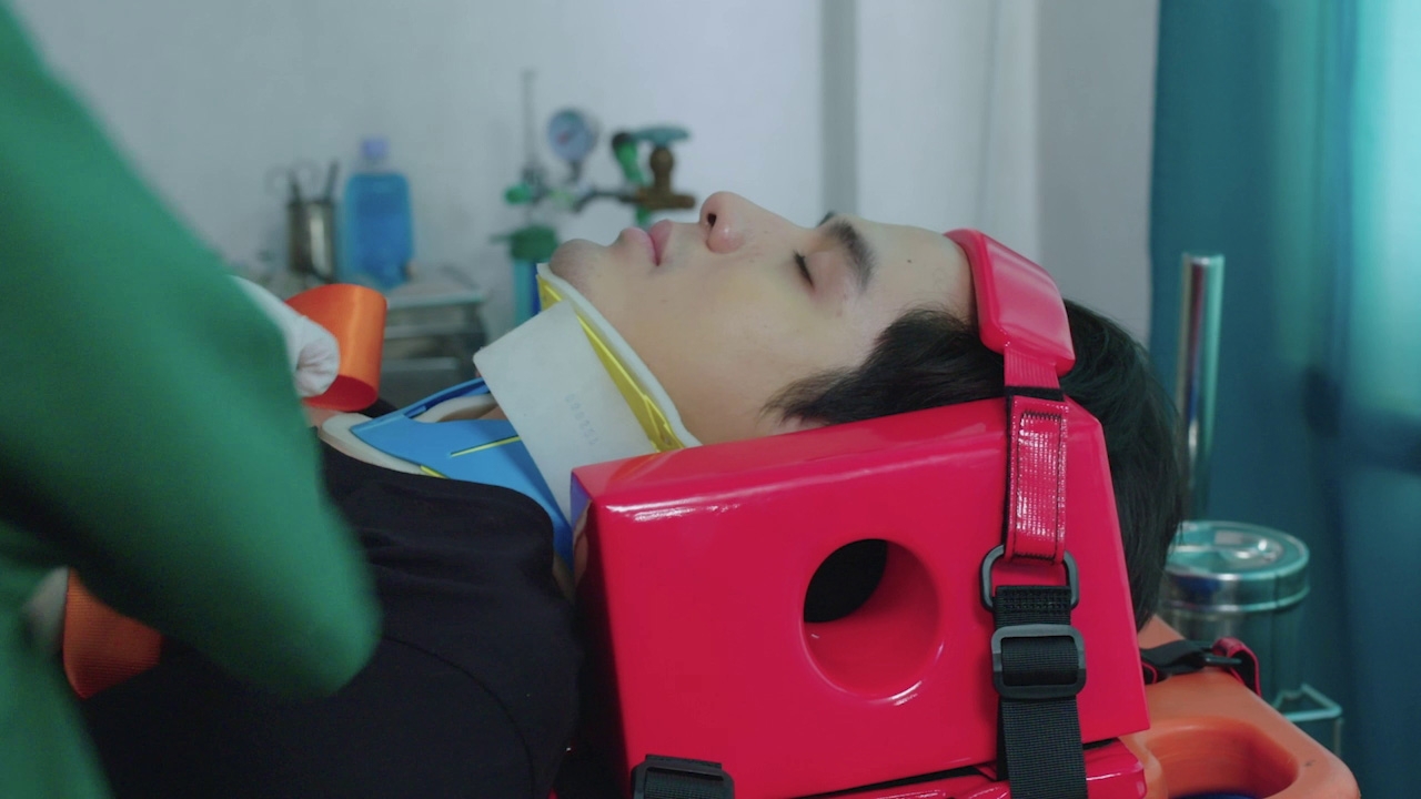 เคราะห์ซ้ำกรรมซัด “ฟิล์ม” ตกหน้าผาสูง เจ็บหนักปางตาย ในละคร “รักนี้ต้องเจียระไน”