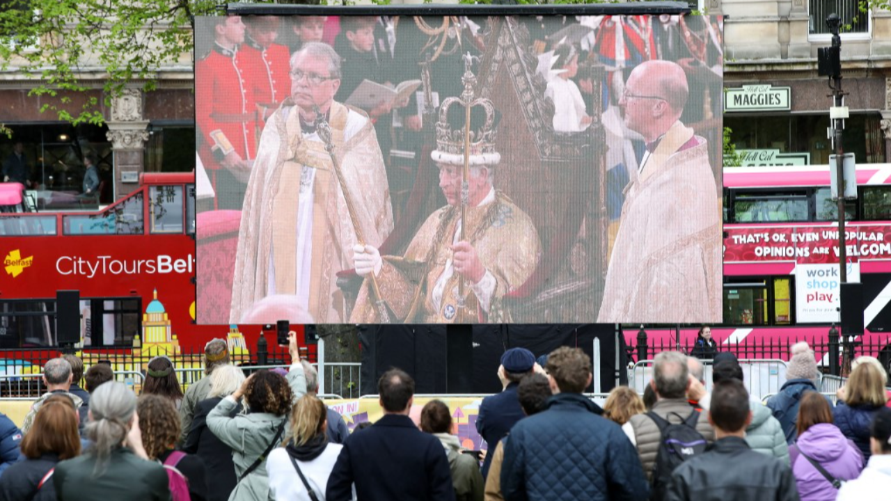 เผยชาวอังกฤษชมถ่ายทอดสดพิธีบรมราชาภิเษก 18 ล้านคน น้อยกว่าตอนพิธีศพควีน