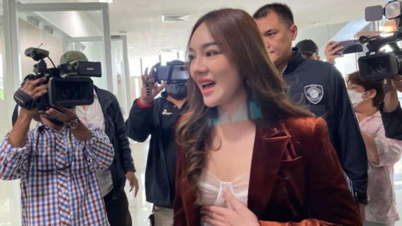 "เส้นด้าย" เลื่อนชี้แจง DSI ปมเสียพนัน 25 ล้าน เหตุอยู่ ตปท.กลับไม่ทัน