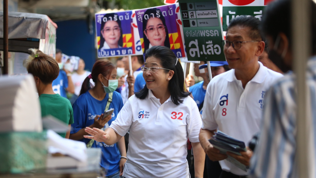 เลือกตั้ง 2566 : "สุดารัตน์" ลุยย่านเศรษฐกิจสีลม-ถนนจันทน์ ชูนโยบายแก้หนี้