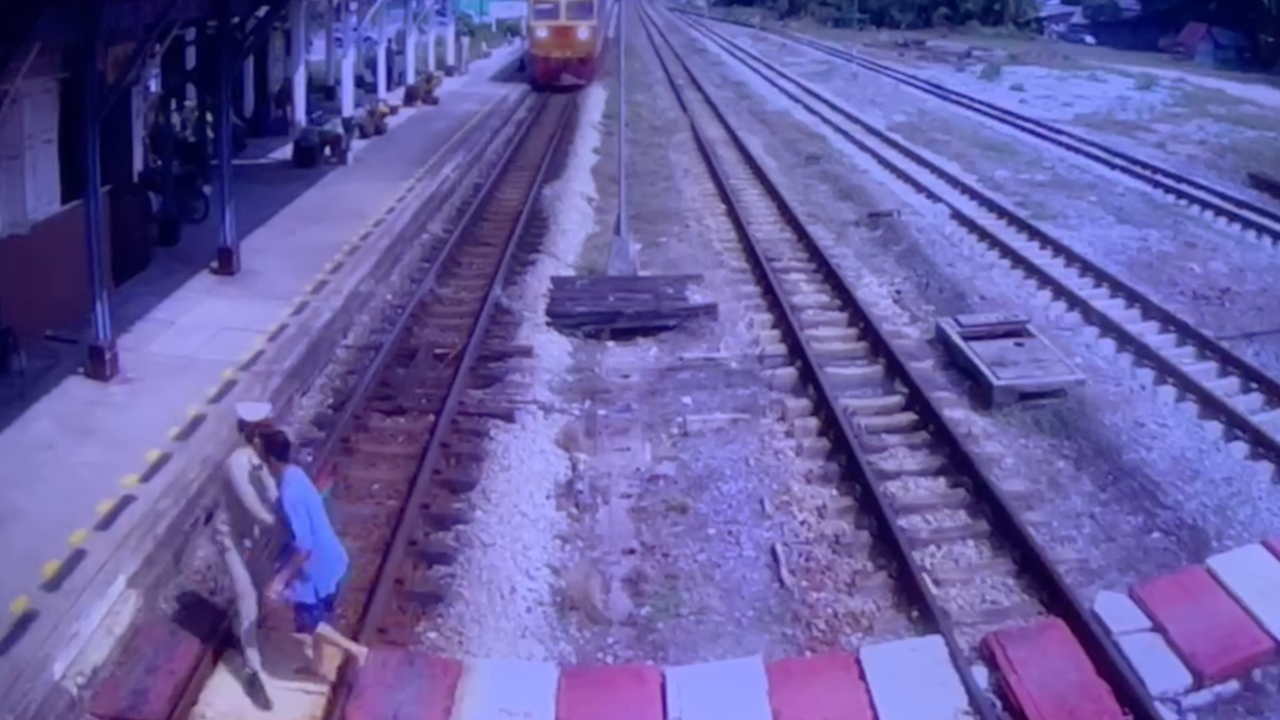 ช็อกใจหาย ยายใบ้หูหนวกที่นายสถานีช่วยจากถูกรถไฟชน เสียชีวิตแล้ว