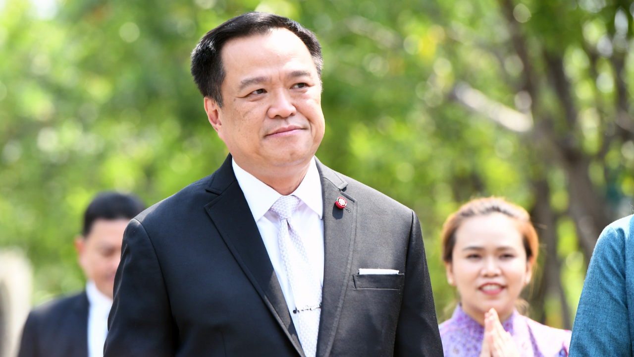 "อนุทิน" ไม่ตอบ "ทักษิณ" กลับบ้าน-เย้ย "เศรษฐา" 60 วัน เทียบ 4 ปี ไม่ได้