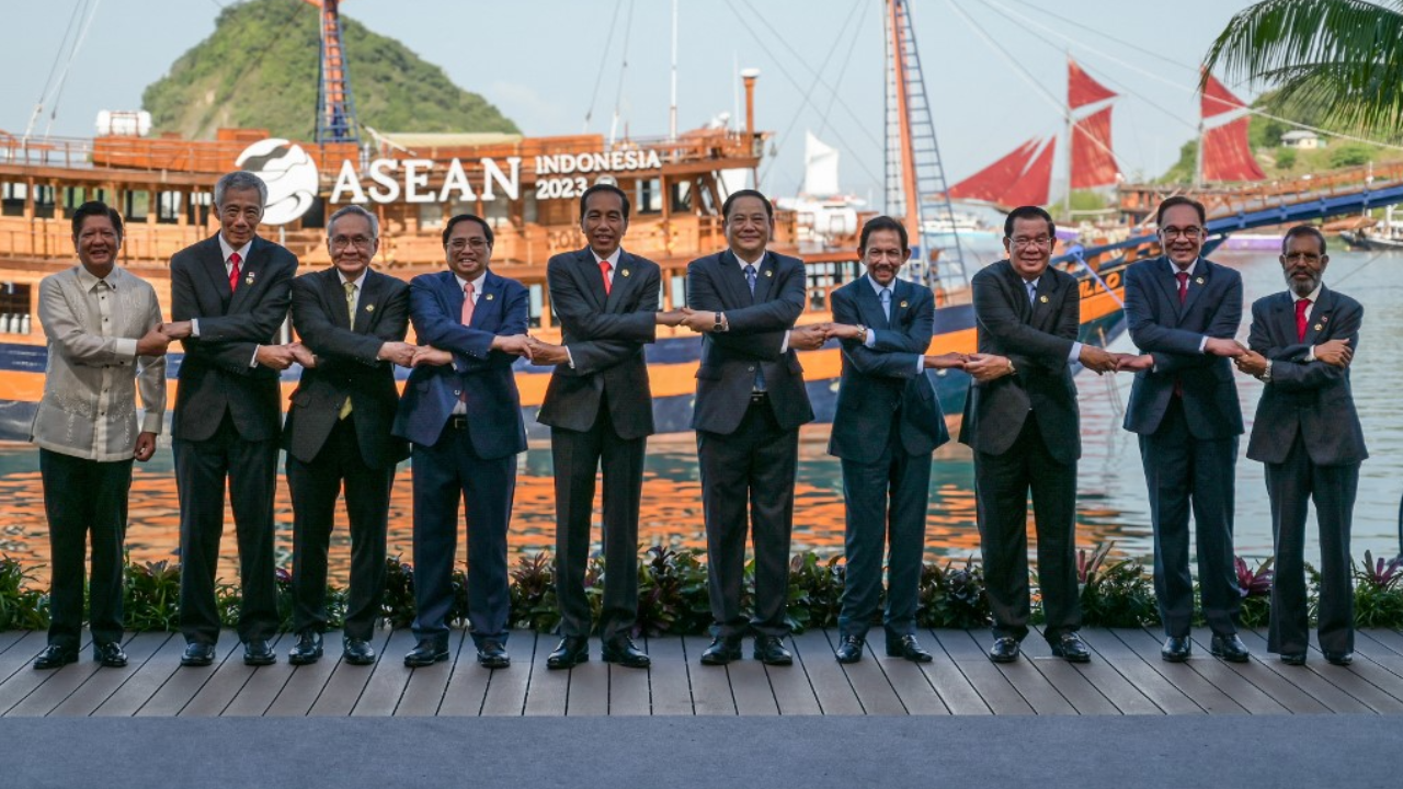 ผู้นำอาเซียน เข้าร่วมการประชุมสุดยอดครั้งที่ 42 ที่อินโดฯ