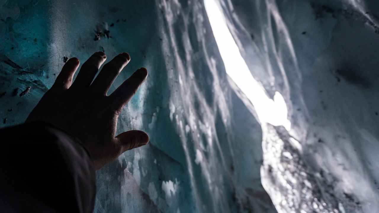 “New Zealand Rescue Teams Halt Search for Missing Schoolboy in Abbey Cave Amidst Heavy Rain and Flooding”