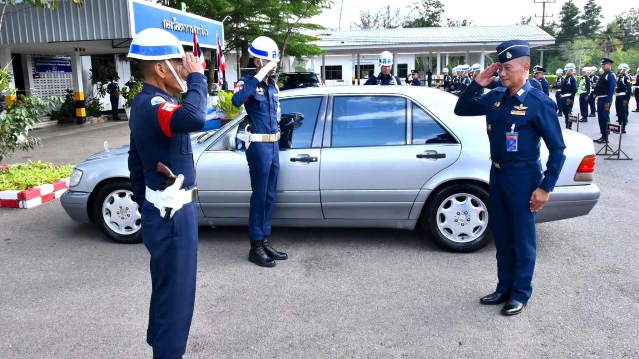 รอง ผบ.ดม. ตรวจเยี่ยม ร้อย.ทสห.บน.7- บน.56 พร้อมมอบของ เพื่อสร้างกำลังใจ