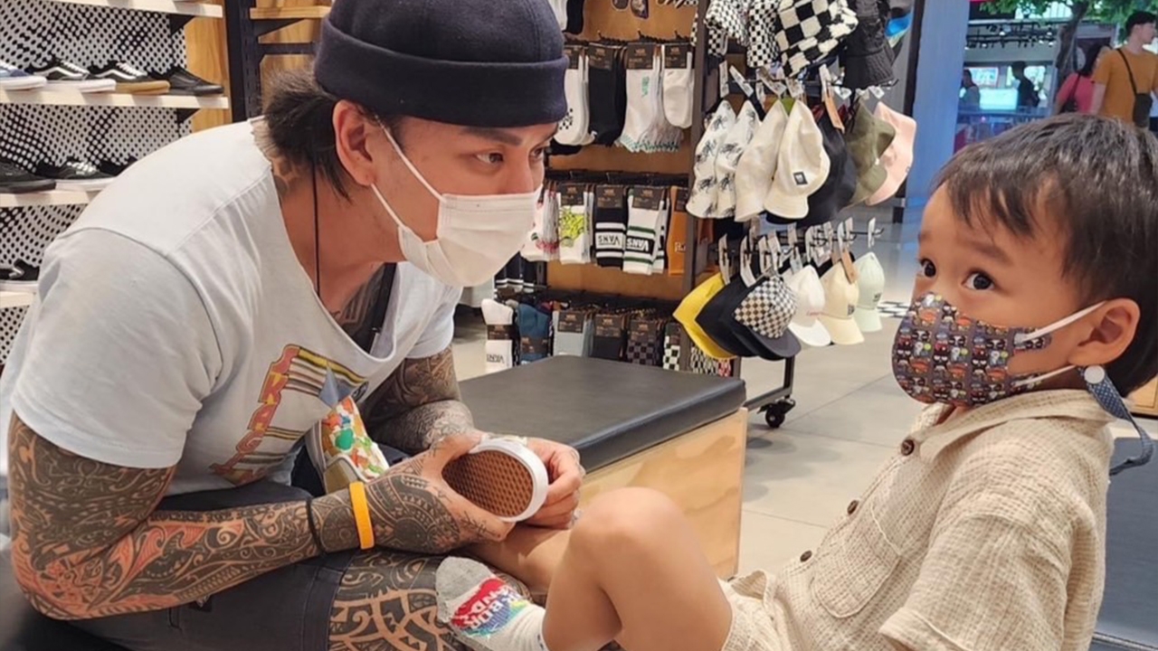 ได้ใจเต็มๆ แทค ภรัณยู โพสต์ถึงหัวอกพ่อแม่ ช่วงลูกเปิดเทอม โซเชียลถล่มไลค์รัวๆ