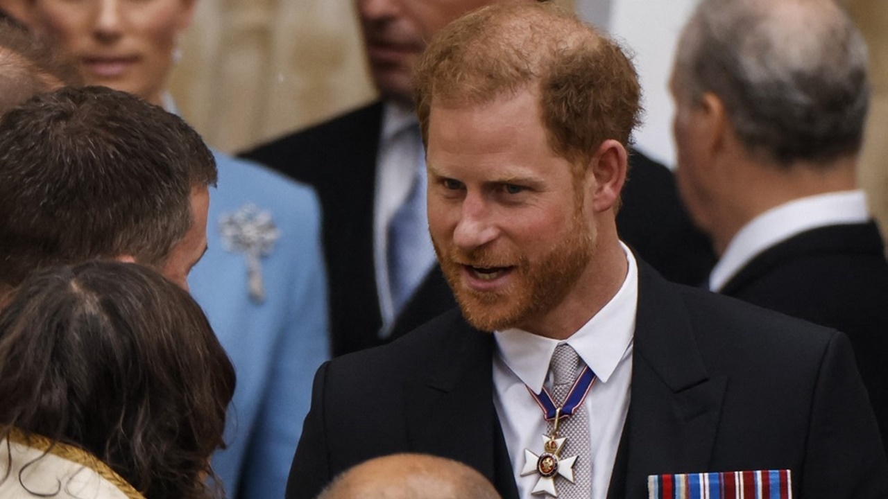 ‘มิร์เรอร์’ แท็บลอยด์อังกฤษ ขอโทษเจ้าชายแฮร์รี่ คดีแฮกโทรศัพท์