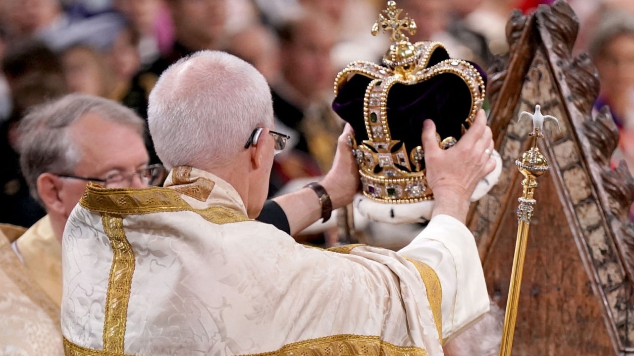 คิงชาร์ลส์ ได้รับการสวมมงกุฎเซนต์เอ็ดเวิร์ด เป็นกษัตริย์พระองค์ใหม่อังกฤษ