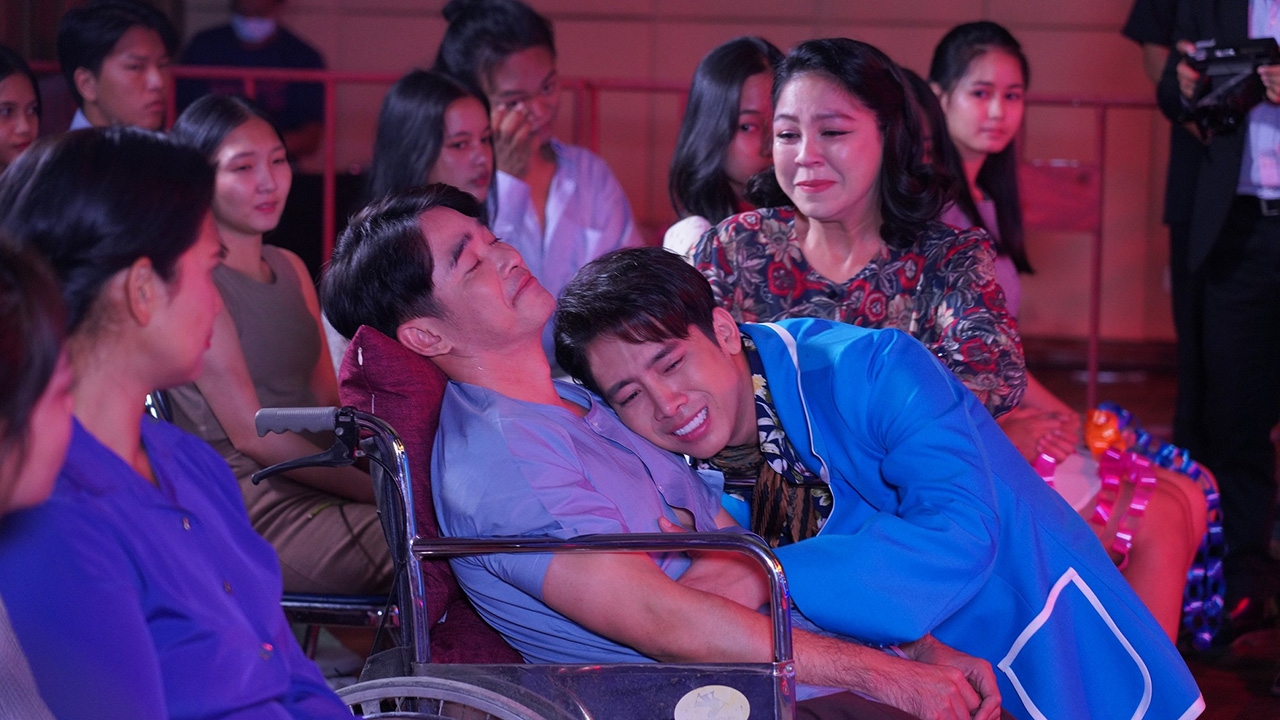 เบิ้ล น้ำตาสั่งได้ ก้มกราบ ลิฟท์-จอย โชว์เพลงสุดซึ้งในละคร "เพลงรัก รอยแค้น"