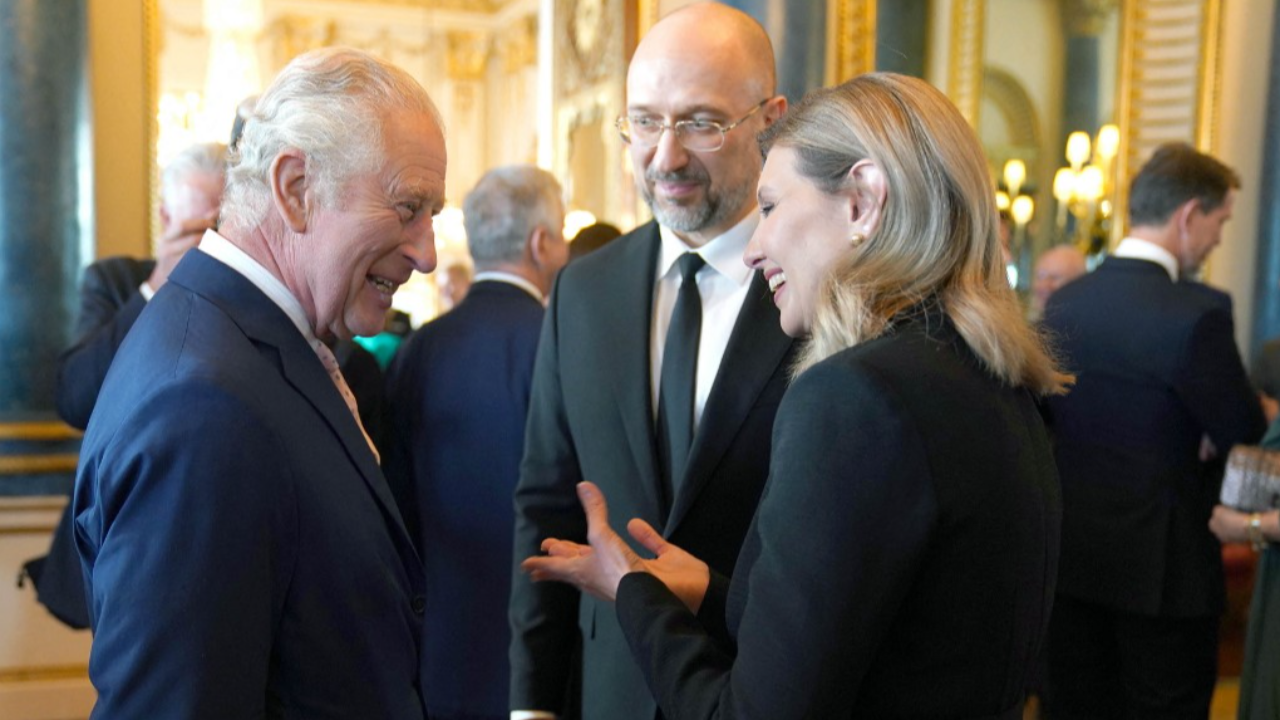 พระราชอาคันตุกะจากทั่วโลกร่วมงานเลี้ยงรับรองก่อนถึงพิธีราชาภิเษกกษัตริย์อังกฤษ