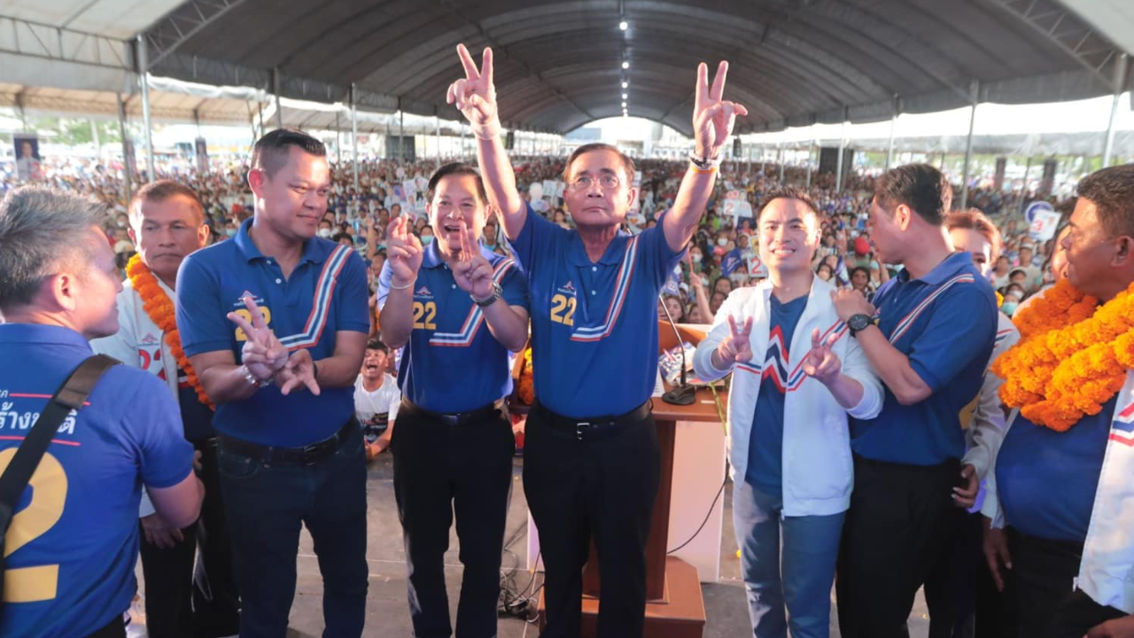 เลือกตั้ง 66 : สวนผลโพล “ธนกร” โวกระแส “ลุงตู่” ภาคใต้นำลิ่ว แฉซื้อเสียงกันแล้ว