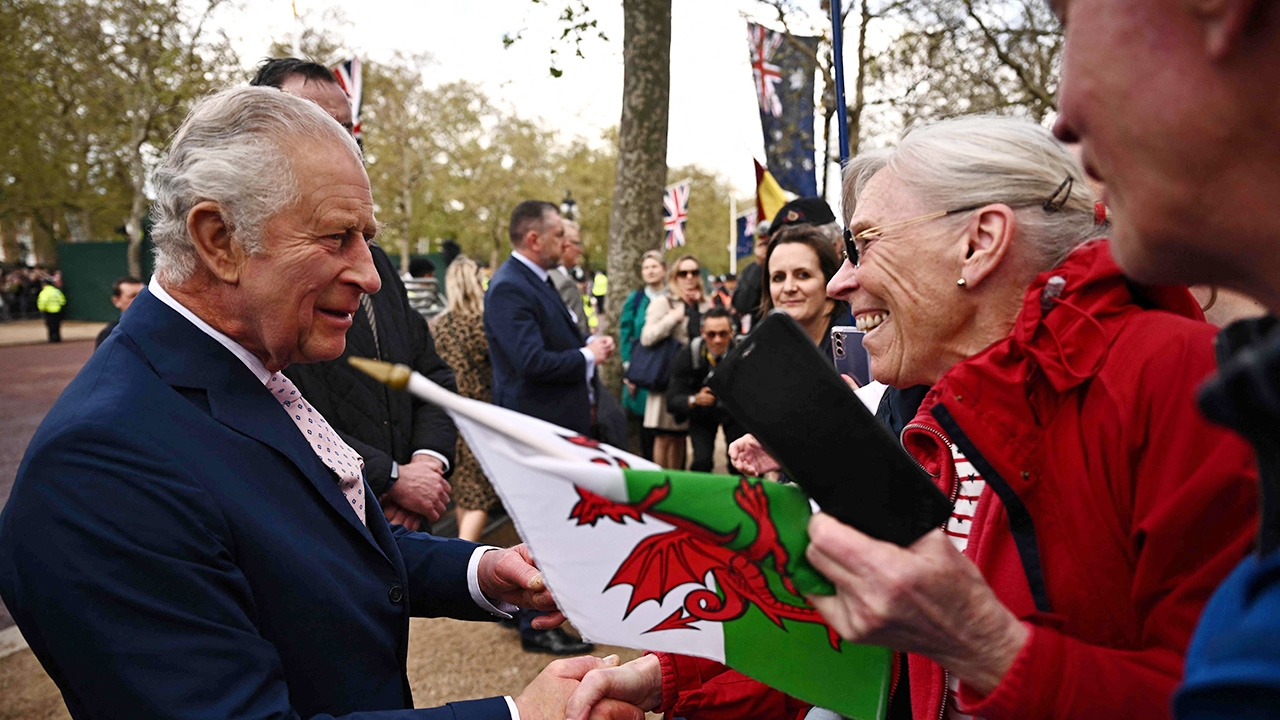 ทรงทักทาย