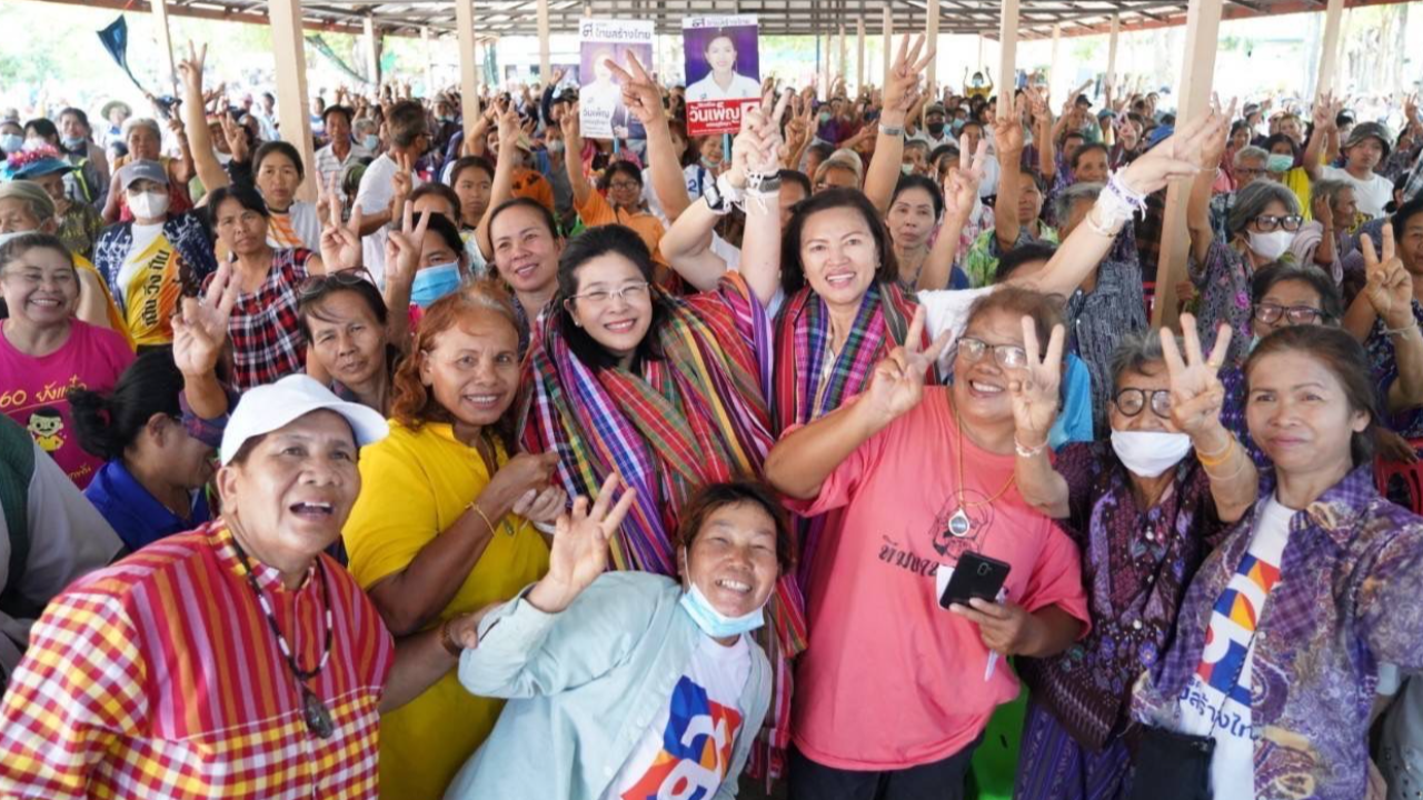 เลือกตั้ง 66 : “สุดารัตน์” อ้อนชาวกาฬสินธุ์ เบื่อลุงให้เลือกไทยสร้างไทย 