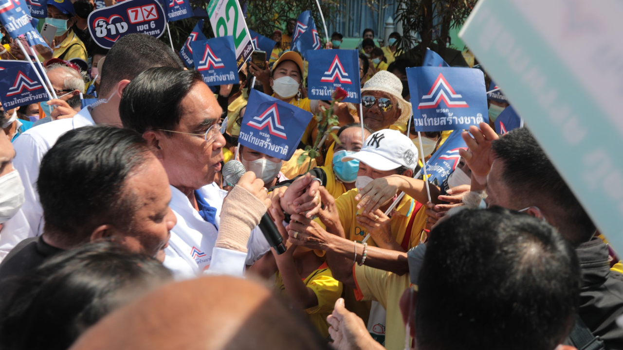 เลือกตั้ง 66 : "ลุงตู่" นำผู้บริหาร รทสช.หาเสียง ช่วยผู้สมัคร ส.ส.ปากน้ำ 