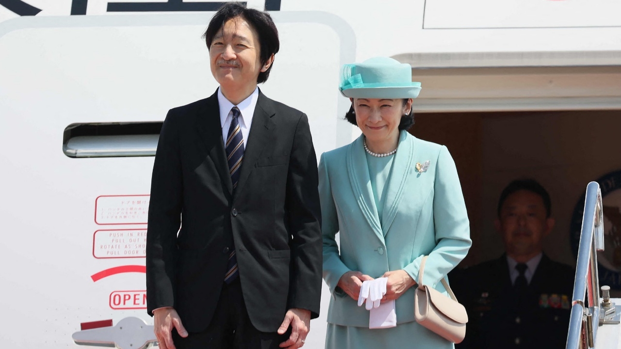 มกุฎราชกุมารแห่งญี่ปุ่นพร้อมพระชายาเสด็จถึงอังกฤษ เพื่อเข้าร่วมพระราชพิธีราชาภิเษก