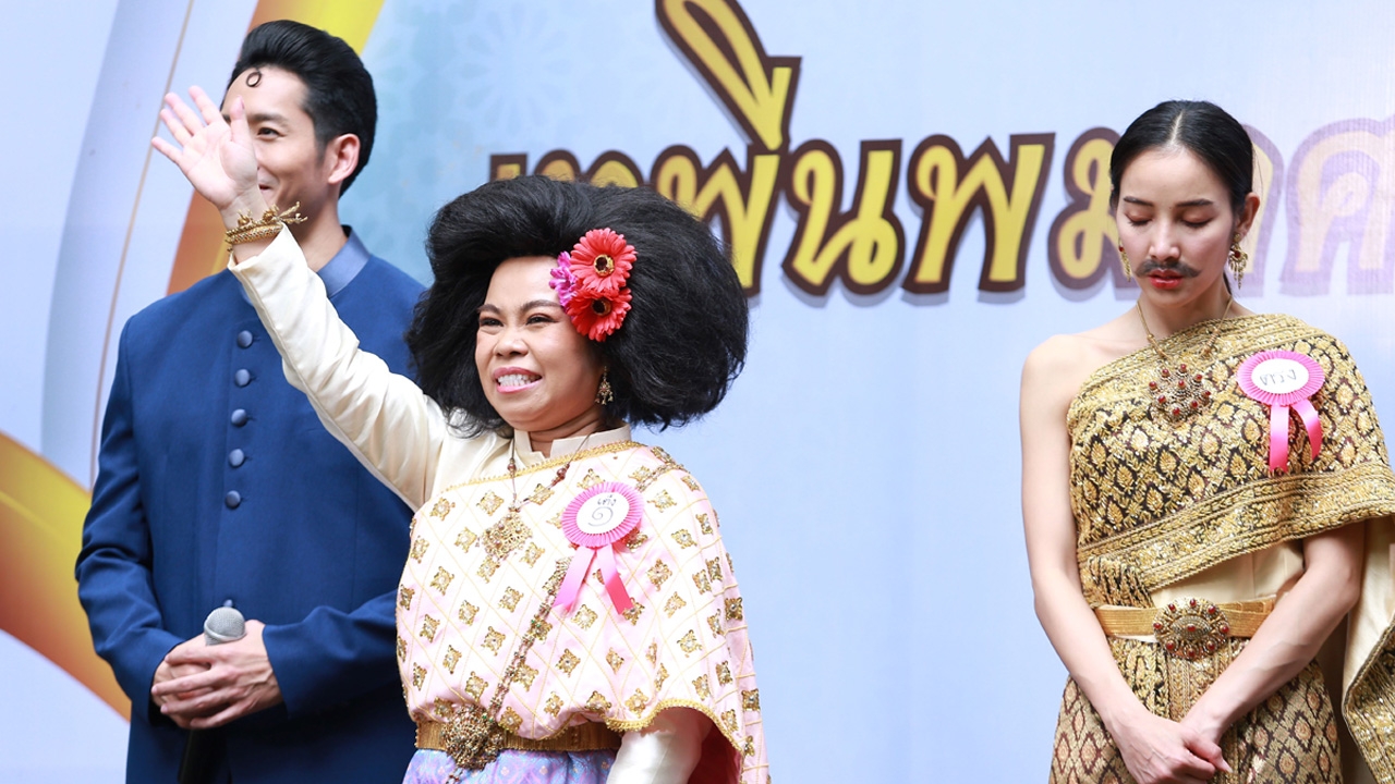 "แพท" สลัดลุคสวย พร้อมสละมงฯ นพมาศ ให้ "ตุ๊กกี้" ใน ครูเพ็ญศรีกับเลดี้ปอบ EP.26