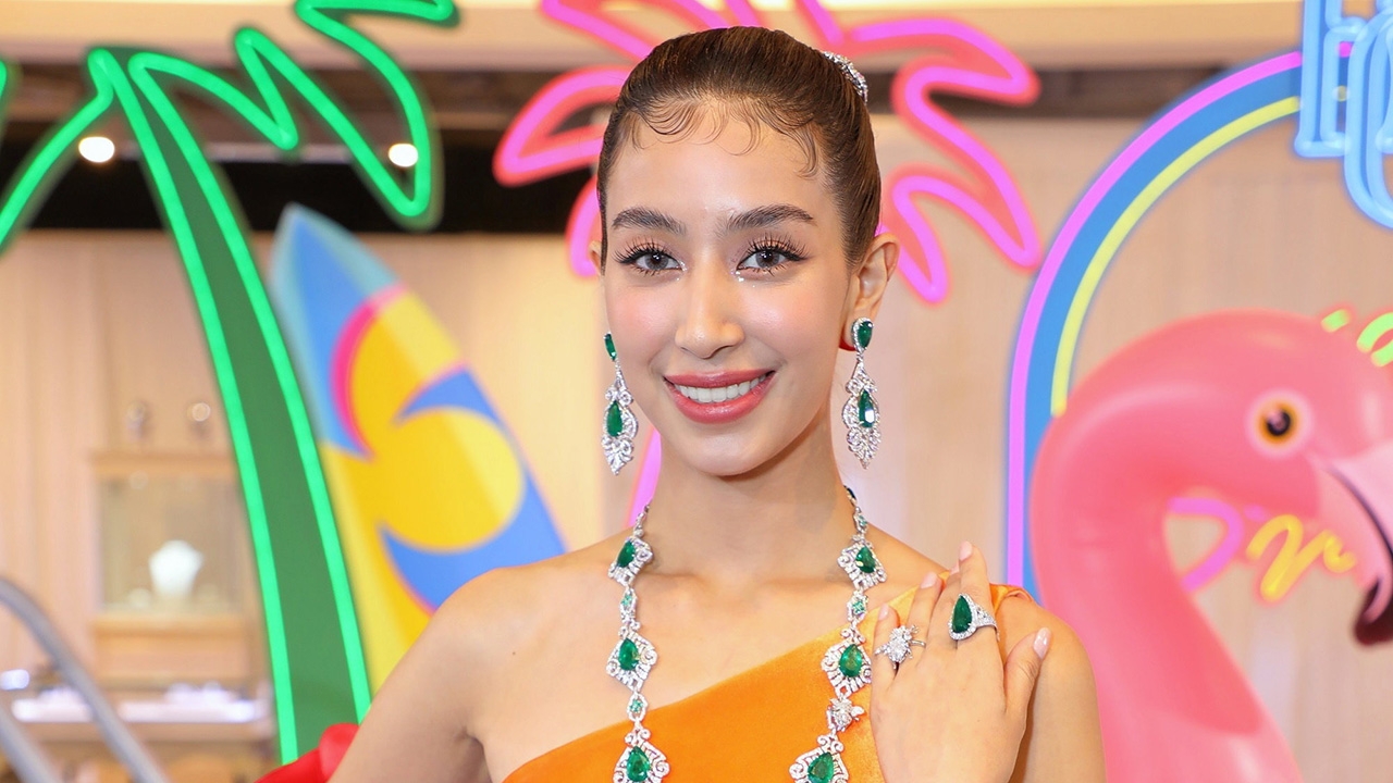 สวยปัง “มิ้นต์ ชาลิดา” สวมเครื่องเพชร “บิวตี้ เจมส์”