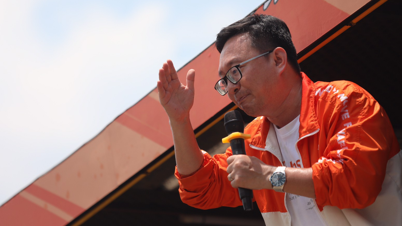 เลือกตั้งล่วงหน้าวุ่น ก้าวไกล จี้ กกต. รับผิดชอบ ไม่ใช่ถามกลับจะให้แก้อย่างไร