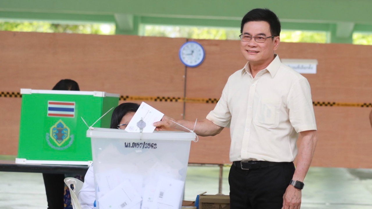 "จุรินทร์" ใช้สิทธิเลือกตั้งล่วงหน้า "พังงา" ส่งสัญญาณ ปชป.กลับบ้านเรา 