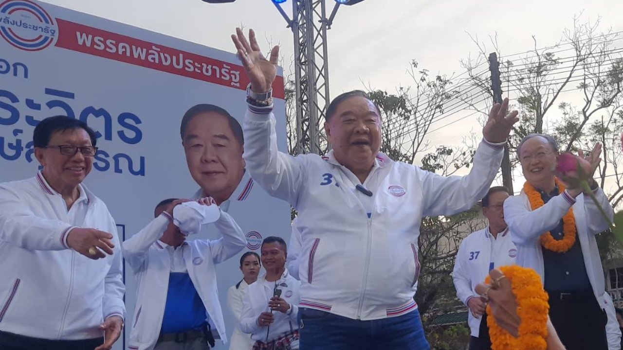 เลือกตั้ง 2566 :  “บิ๊กป้อม” ลุยหาเสียงเมืองตรัง ชูแก้ปัญหาราคายางฯ-ปาล์มทันที