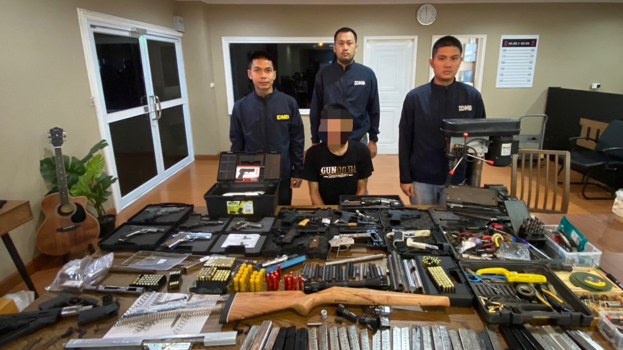 ตร.กวาดล้างก่อนเลือกตั้ง จับหนุ่มขายแบลงค์กัน-ไทยประดิษฐ์ บนโซเชียล