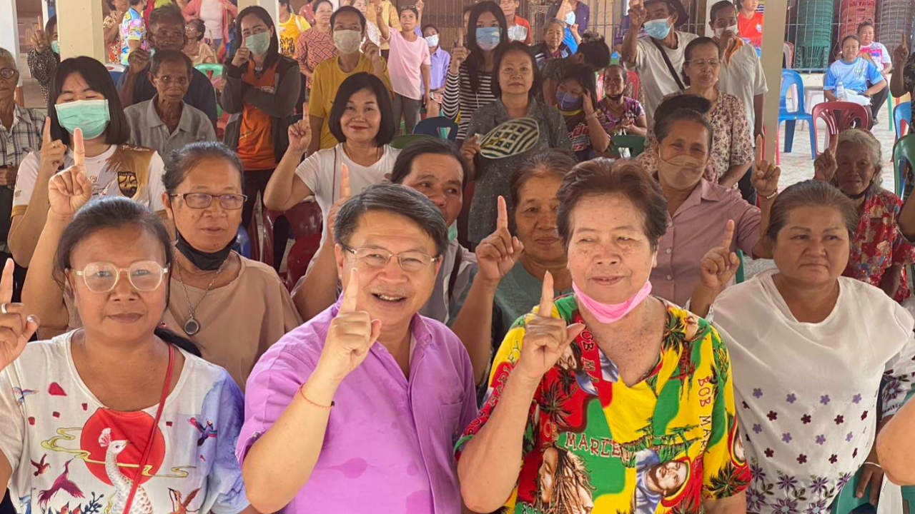 เลือกตั้ง 66 : "หมอเปรม" ปูด 2 พรรคการเมือง ส่อทุจริต เก็บบัตรประชาชน 