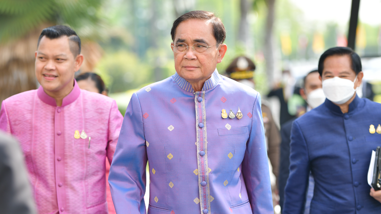 "บิ๊กตู่" ถก ครม.ค่าไฟ ชง กกต.อีกรอบ เมิน "ทักษิณ" จะกลับไทยเลี้ยงหลาน