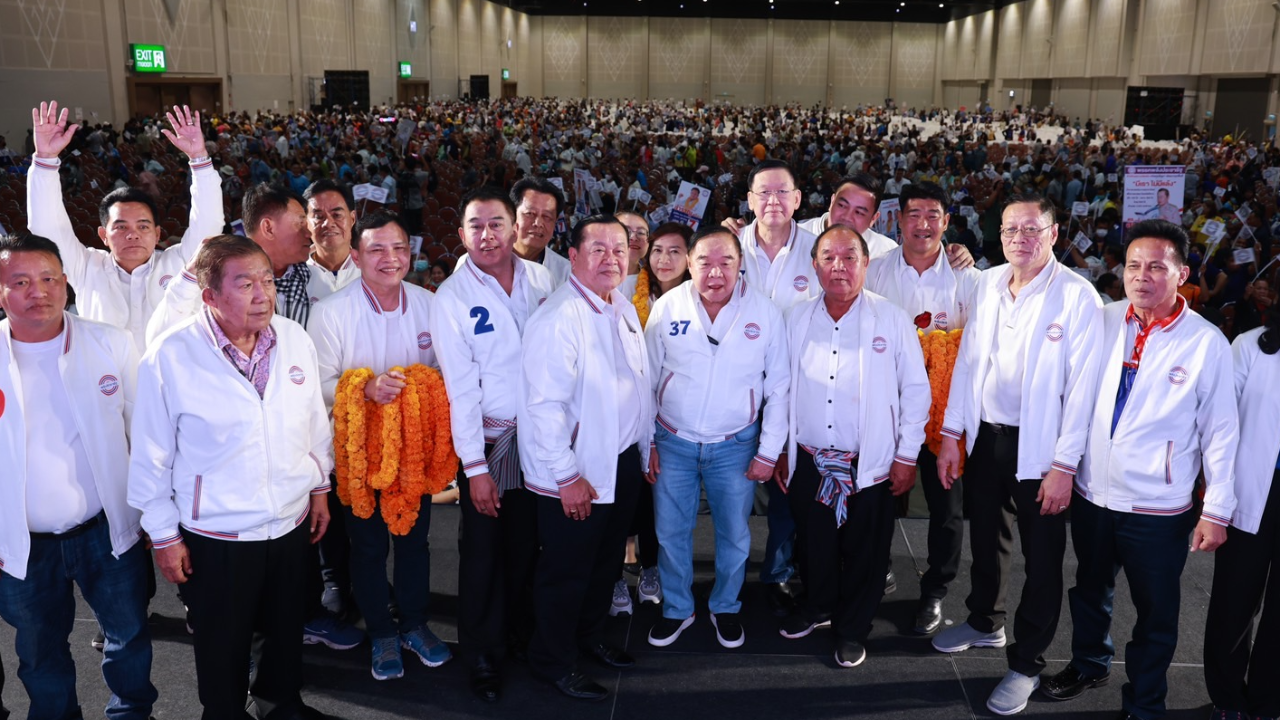 เลือกตั้ง 66 : “ลุงป้อม” ขน พปชร.เยือนขอนแก่น ยัน ไม่ยุบกองทุนหมู่บ้าน 