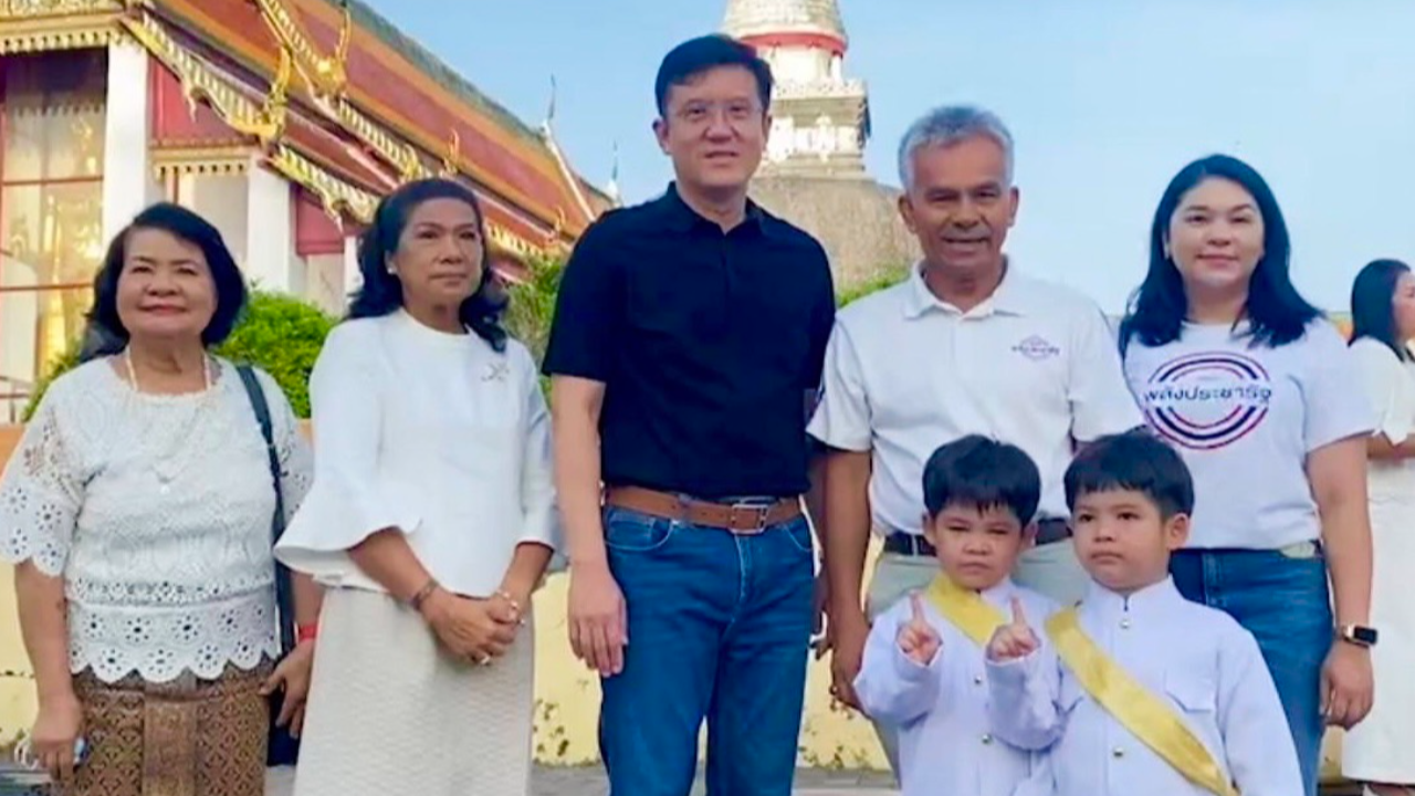 เลือกตั้ง 66 : "ชัยวุฒิ" ปลื้ม แฟนคลับตัวจิ๋วฝาแฝด "ลุงป้อม" ทัก เชียร์ 37