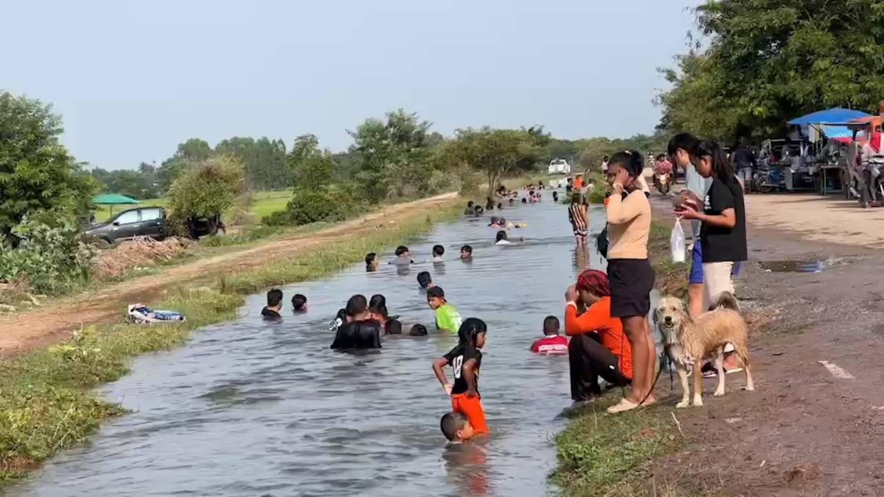 "คลองตาบ๊อก" คลองส่งน้ำไส้ไก่ กลายเป็นแหล่งท่องเที่ยวคลายร้อนของ อ.พนมทวน