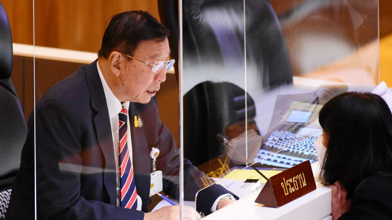 “พรเพชร” ยัน ส.ว. มีอิสระโหวตนายกฯ ชี้นำไม่ได้ ใครมีคดีความให้เป็นไปตามกฎหมาย