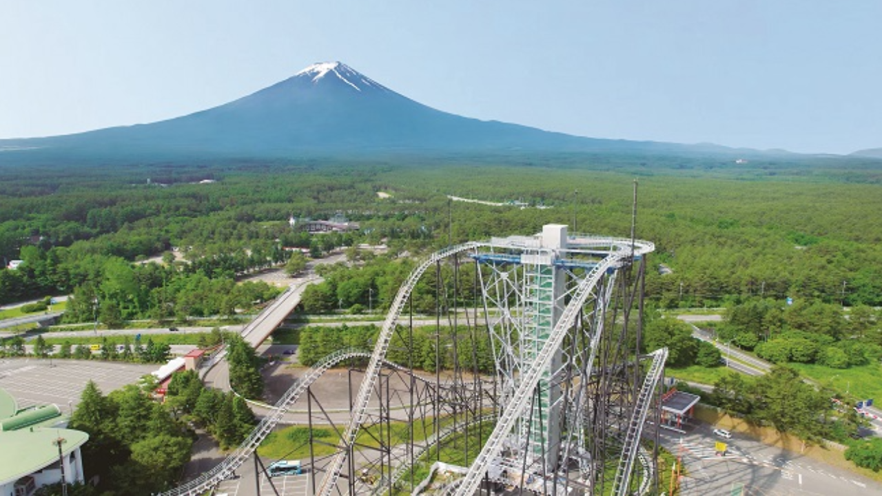 ระทึก รถไฟเหาะ "ฟูจิยามา" ค้างบนรางที่สวนสนุกญี่ปุ่น กู้ภัยช่วย นทท. 17 คน