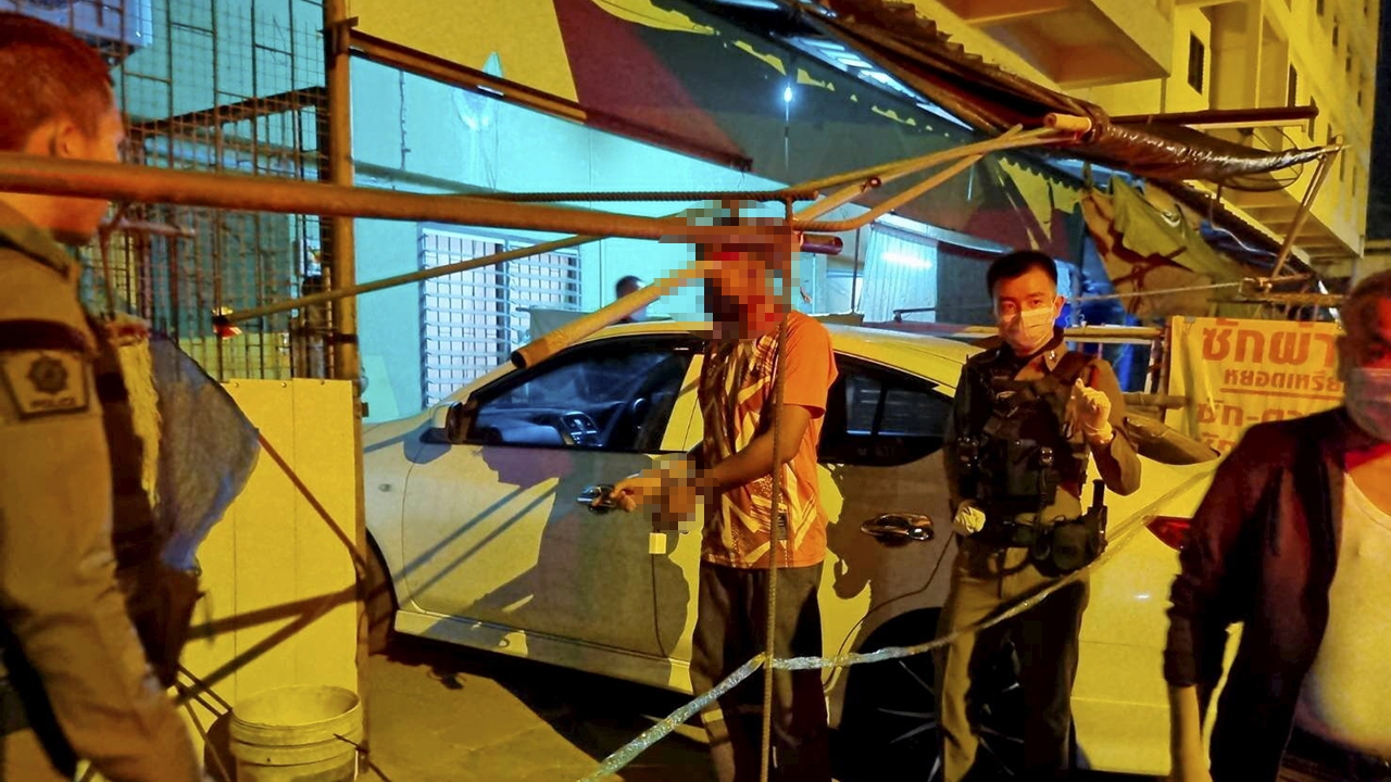 ใช้ "บีบีกัน" ท้าดวล เจอ ส.ท.ชักปืนจริง คนขับรถน้ำมันดวงดับ ห้าวบุกห้องพักหาเรื่อง