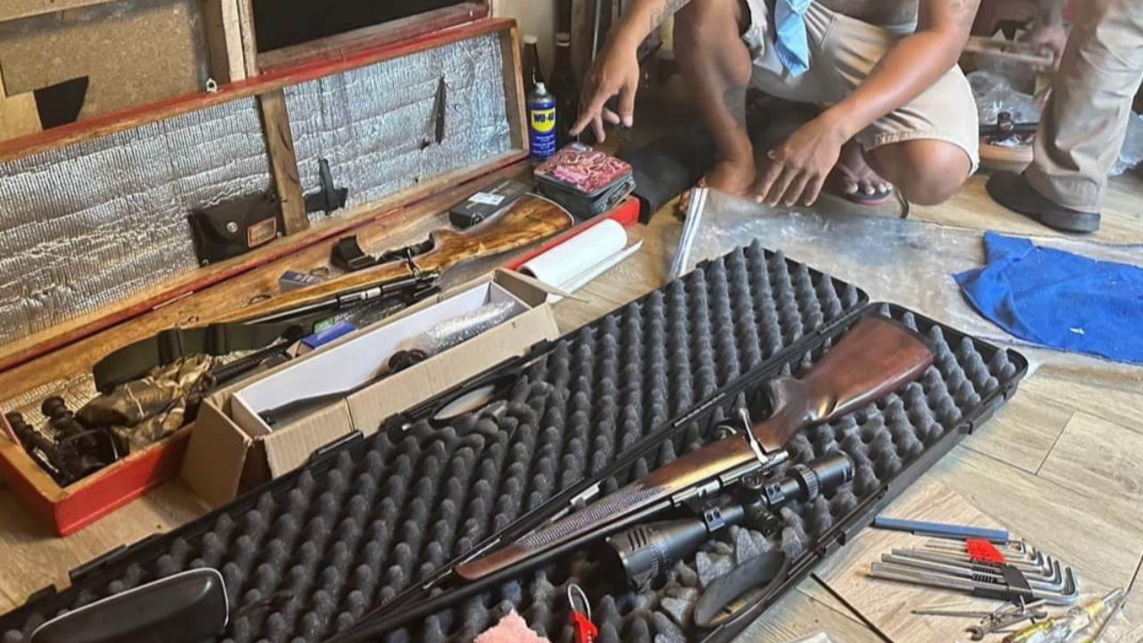 ตร.ไซเบอร์ ทลายแหล่งค้าปืนเถื่อน 2 จุด กลางเมืองภูเก็ต ยึดของกลางเพียบ